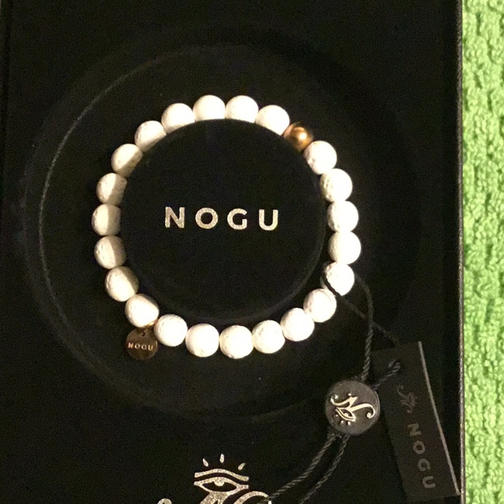 NWT White Beaded Bracelet